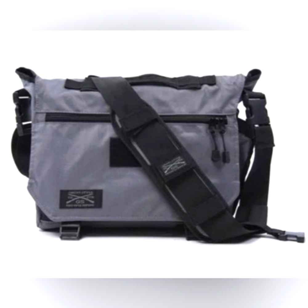 NWOT - Alpha Outpost Grunt Style Messenger Bag